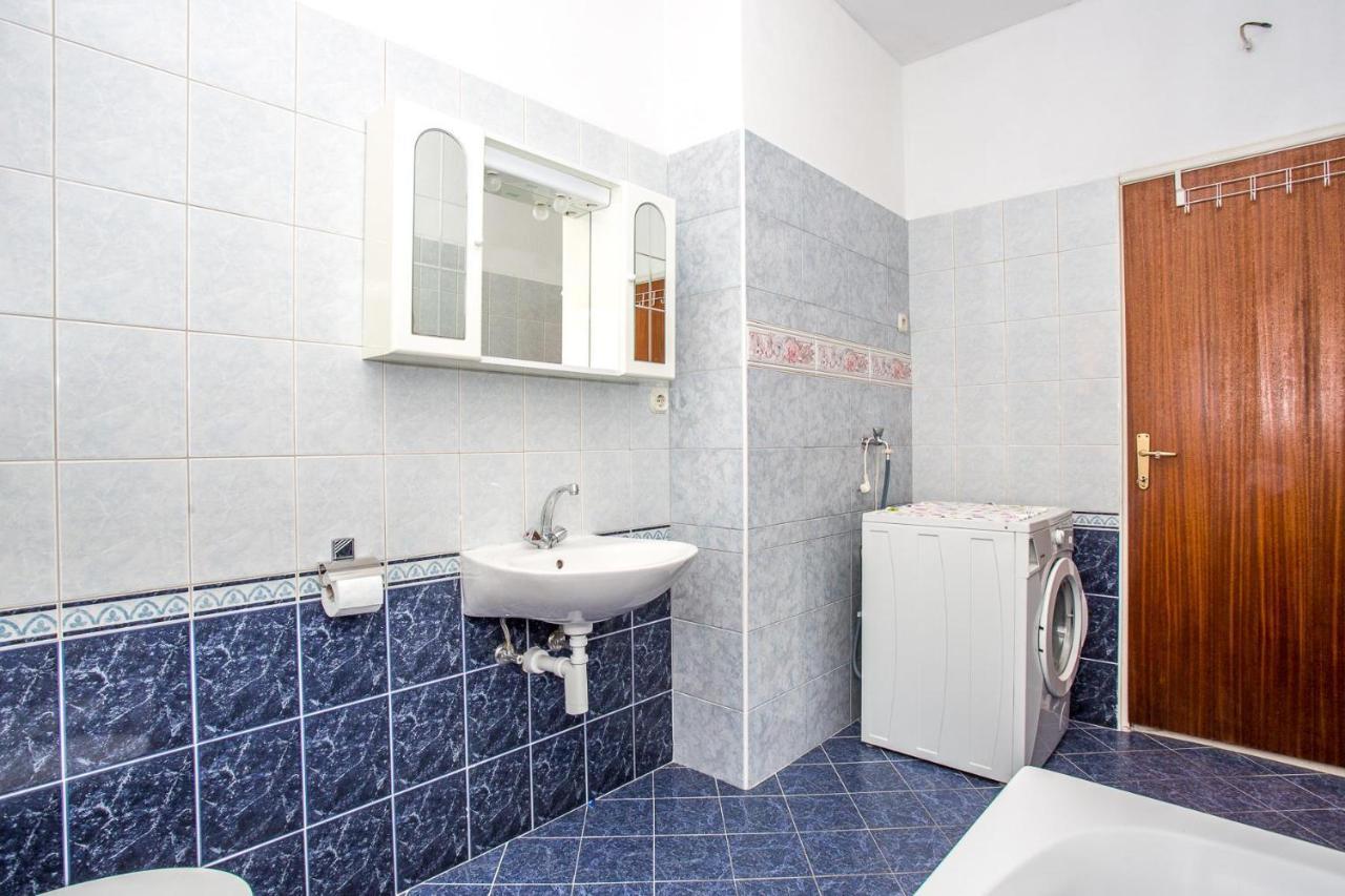 Apartments Nuic 748 Makarska Bagian luar foto