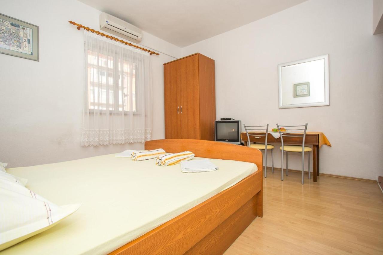 Apartments Nuic 748 Makarska Bagian luar foto