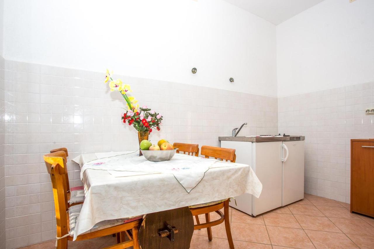 Apartments Nuic 748 Makarska Bagian luar foto