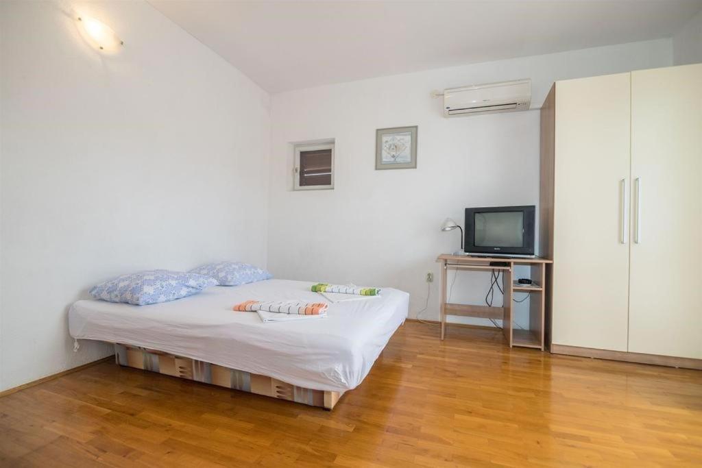 Apartments Nuic 748 Makarska Bagian luar foto