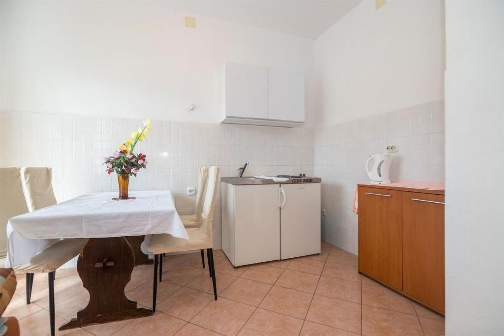 Apartments Nuic 748 Makarska Bagian luar foto