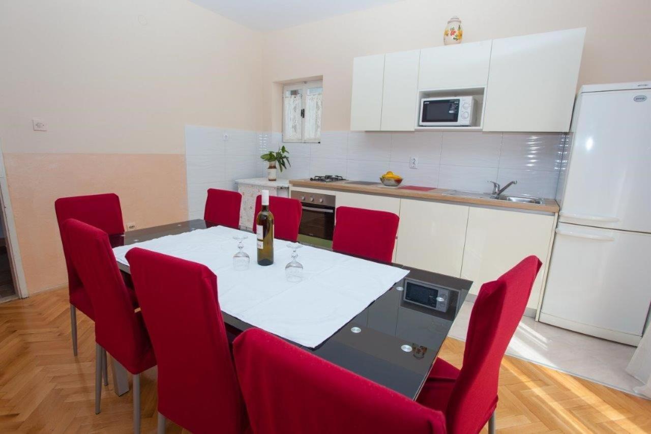 Apartments Nuic 748 Makarska Bagian luar foto