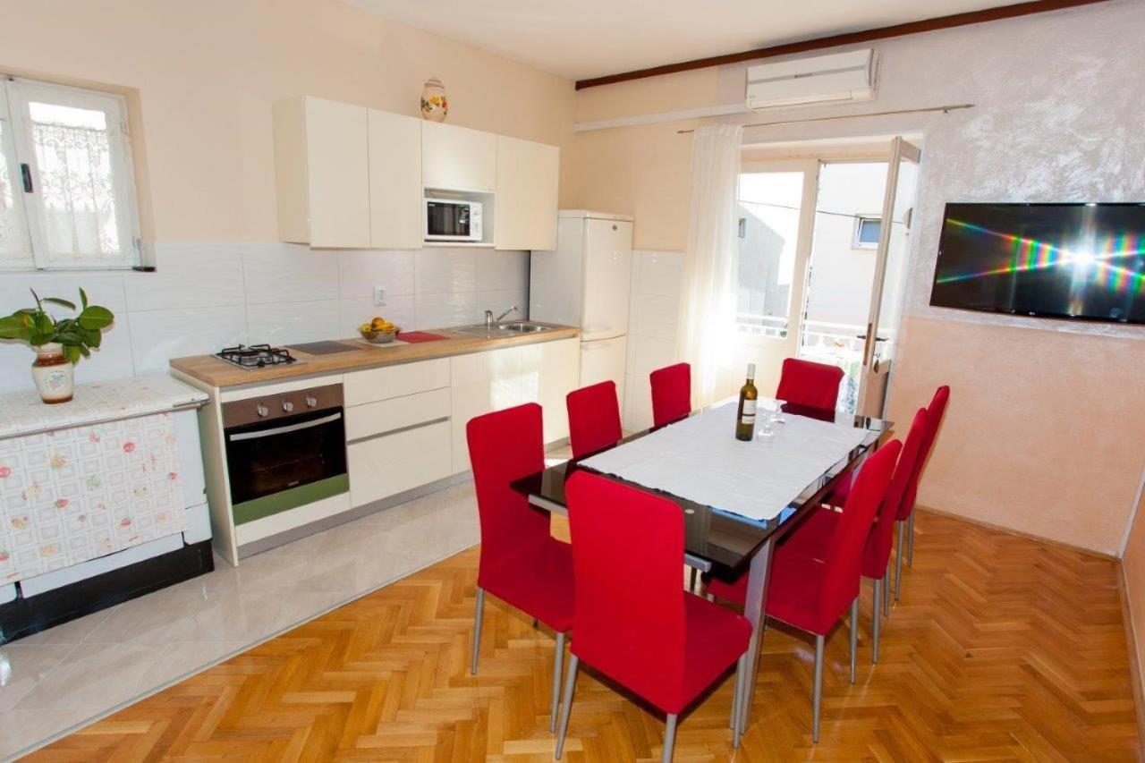 Apartments Nuic 748 Makarska Bagian luar foto
